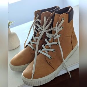 Timberland Skyla size 9 boots